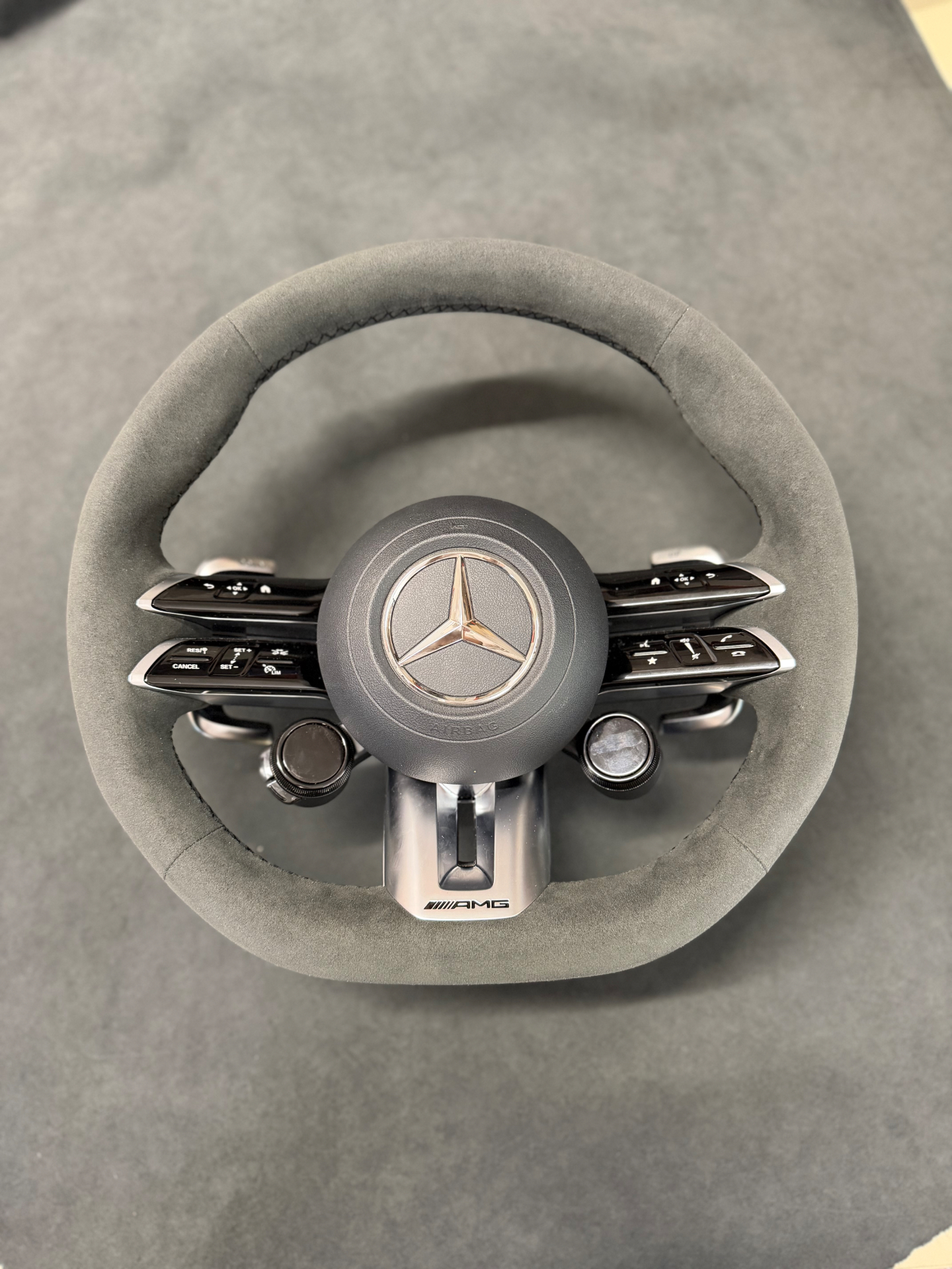 Mercedes AMG volan u alkantari